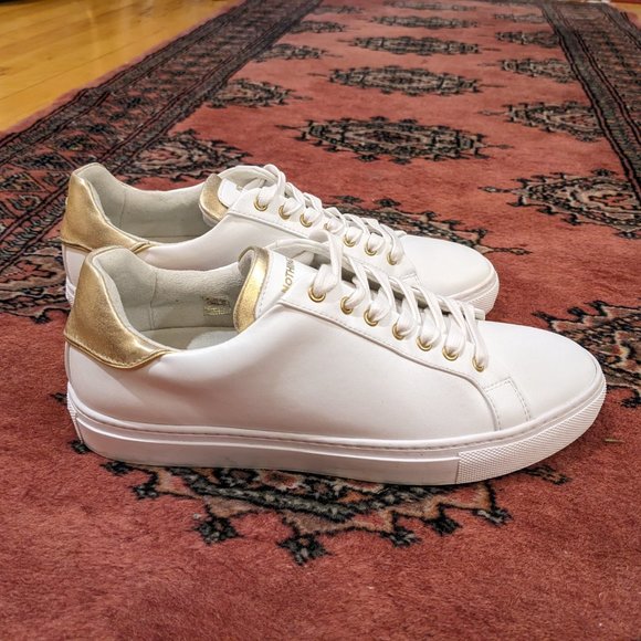 Nothing New Women's Deluxe Gold Sneaker 8.5 (fits like 8) - Picture 3 of 7
